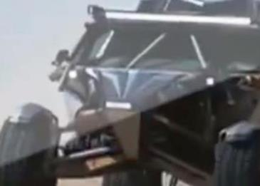 اضغط لمشاهدة الفيديو: شاب سعودي ينجح في صناعة سيارة عسكرية!