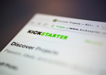 رائد أعمال يجني 350 ألف دولار من تقليد منتجات موقع Kickstarter