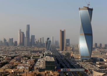 صور رائعة للحظة تعامد قمر الحصاد على ثلاثة من معالم المملكة