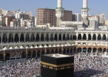 "إطلالة مباشرة على الكعبة" السعودية تبني أعلى مصلى معلق في العالم