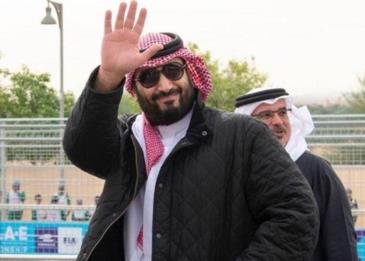 محمد بن سلمان يلفت الأنظار في "الفورمولا" بـ "جاكيت" مميز