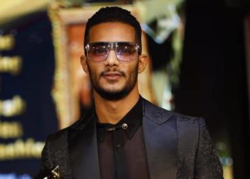 محمد رمضان يسقط على منصة مهرجان DIAFA أمام الجمهور