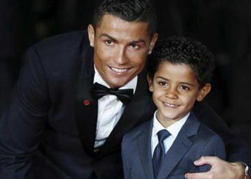 كريستيانو رونالدو يمنع ابنه البالغ من العمر 11 عامًا من اقتناء هاتف محمول