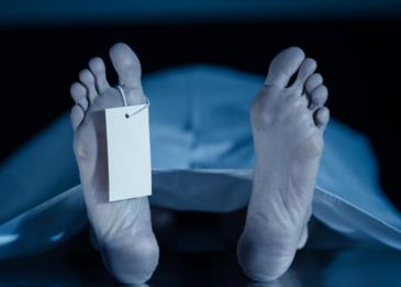 رجل يحتفظ بجثة والدته في منزله لمدة 30 عامًا