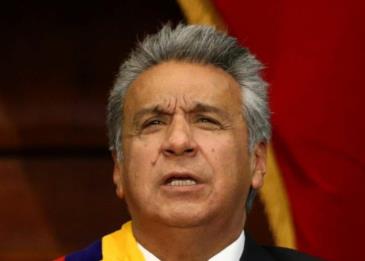 رئيس دولة يخفض راتبه ورواتب مسؤولين إلى النصف بسبب كورونا