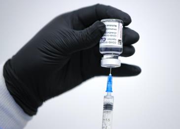 الدنمارك أول دولة في العالم تتوقف نهائيا عن استخدام لقاح أسترازينيكا