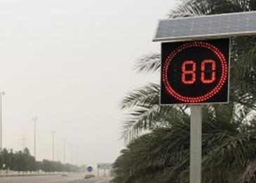 لهذا السبب.. شرطة أبوظبي تفعل اللوحات الإلكترونية على الطرق السريعة