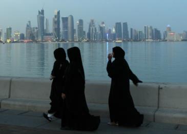 قطر تبدأ رفع قيود كوفيد-19 تدريجيًا وبشروط