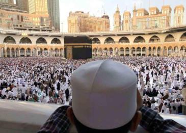 "الحج": إصدار تأشيرات العمرة إلكترونيًا والدفع من بلد المعتمر