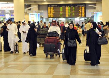 وزير الصحة الكويتي ينفي فتح منافذ البلاد لمدة 24 ساعة لعودة العالقين في الخارج