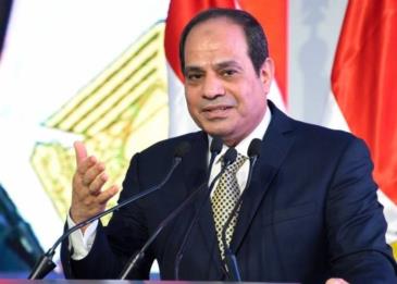 السيسي يمنح عامل دليفري سيارة تاكسي تعمل بالغاز الطبيعي كهدية