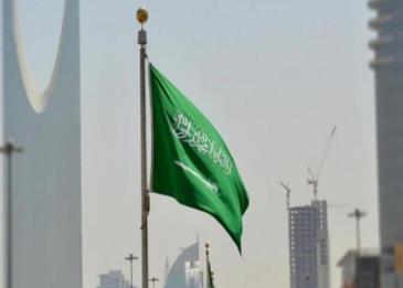 السعودية تلزم الأجانب القادمين بغرض السياحة والزيارة والعمرة بامتلاك تأمين صحي يغطي الإصابة بكورونا