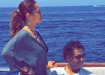 راغب علامة وزوجته على البحر ... بصورة رومنسية للغاية