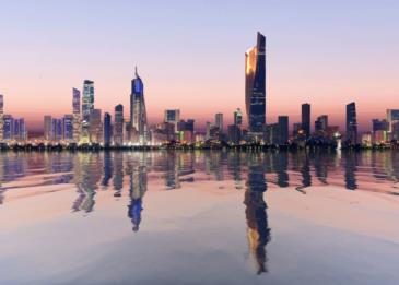 الكويت تفرض رسومًا على تحويلات العاملين الأجانب
