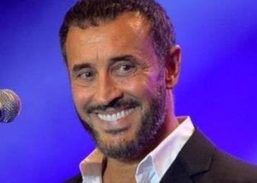 كاظم الساهر على المسرح: خطيبتي تارة تحبّني وتارة لأ!