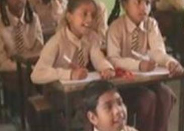 طفل يتحدى "عجزه" وقوة عزيمته تلهم المدرسة بأسرها... ماذا فعل؟