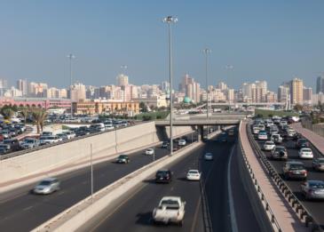 في الكويت.. مطاردة سيارات بين امرأتين تنتهي بـ«محاولة قتل»