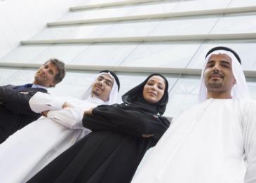 هل ترفع الشركات الخليجية رواتب الموظفين؟