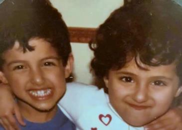 حاكم الشارقة ينشر صورًا نادرة لنجله الراحل الشيخ خالد القاسمي