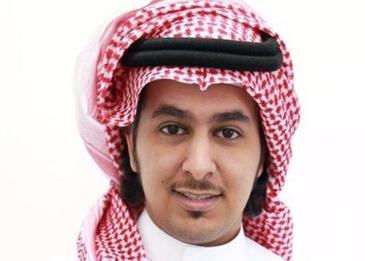 طالب سعودي يحتفل بتخرجه على طريقته الخاصة... ورجال الأمن يلاحقونه
