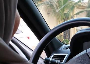 فتاة توثق لحظة تحرش شاب بها بأحد طرقات جدة