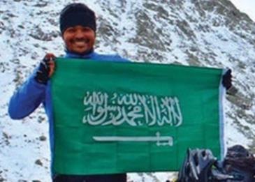 تعرفوا على أول سعودي يطوف العالم بدراجة