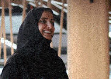 الروبوت فرح في دبي يعمل في الاستقبال ويستطيع القيام بعشرات المهام
