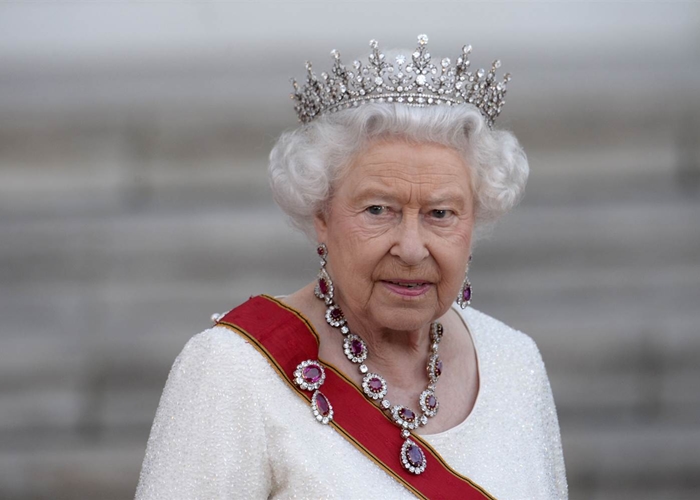 من المروحيات إلى المقبلات هكذا تنفق الملكة ثروتها البالغة 340 مليون £