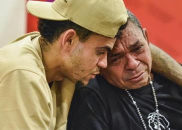 لويس دياز يلتقي والده للمرة الأولى بعد 12 يوم من اختطافه