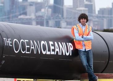 هذه هي الأداة الغريبة التي تنظف "منطقة النفايات العظيمة" بالمحيط الهادي