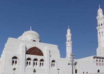سلطنة عمان تفتح مساجدها لصلاة الجمعة للمرة الأولى منذ مارس 2020