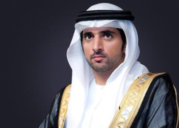 فيديو يصوّر لحظة تجاوب الابل مع ولي عهد دبي بعد أن نادى عليها بأسمائها