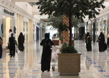 قرار قصر العمل في المجمعات التجارية المغلقة على السعوديين فقط يدخل حيّز التنفيذ