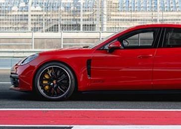 محركٌ ثماني الأسطوانات مع توربو مزدوج بقوة 460 حصان: انضمام سيارتين رياضيتين إلى عائلة بورشه باناميرا من طرازات جي تي إس الجديدة