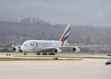 طائرة الإمارات الإيرباص A380 تهبط في بيروت