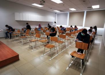 الإمارات تعلن أن الإقامة الذهبية تمكّن الطلبة النوابغ من استقدام أسرهم ومنحهم إقامة بالمدة نفسها