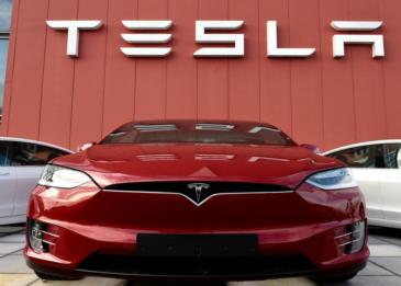 قيمة شركة "تسلا" تقفز لتريليون دولار بعد صفقة مع شركة للسيارات المستأجرة