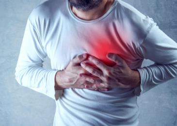 أعراض تنبهك إلى تزايد خطر الإصابة بنوبة قلبية قبل حدوثها بشهر !