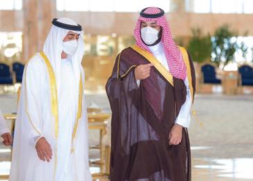 محمد بن سلمان وولي عهد أبوظبي يتجولان في الرياض داخل سيارة مرسيدس