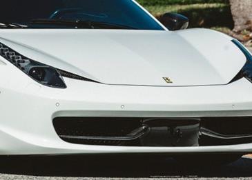 بعد مصادرتها من مليونير محتال... الشرطة البريطانية تحطم سيارة فيراري 458 Spider