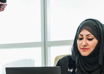 ما هو رأي الموظفين في الإمارات بشأن التنوع بين الجنسين؟