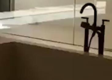 "حمّام" كيم كاردشيان يُثير موجة من السخرية