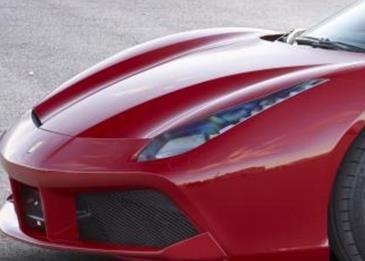 رجل صيني يواجه حملة لمقاطعته اجتماعيًا بسبب توصيله لابنه للمدرسة بسيارة فيراري