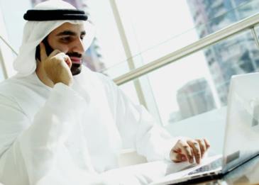 هل تخضع مشتريات التجارة الإلكترونية في الإمارات لـ ضريبة القيمة المضافة؟