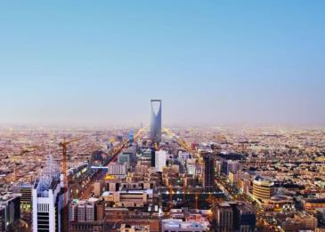 إلزام أصحاب العمل بإصدار بطاقة مسبقة الدفع لرواتب العمالة المنزلية