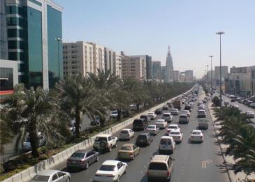 هل يمكن سحب المبالغ المستحقة من الحسابات البنكية للعميل؟