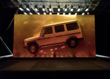 مرسيدس تغلف موديل g wagon الكلاسيكي بالعنبر احتفالا بإصدار موديلها الجديد