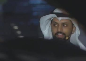 خلال بث مباشر ... امرأة تقتحم بسيارتها استوديو لقناة إماراتية