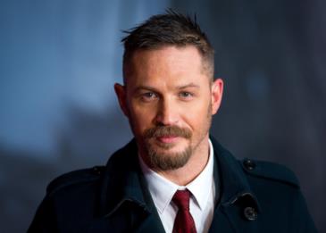 اثنتا عشر إطلالة جريئة للنجم توم هاردي .. اكتشفها !