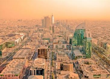 هل يتم منع الموسيقى والاختلاط والتدخين في المطاعم والمقاهي والمجمعات التجارية؟